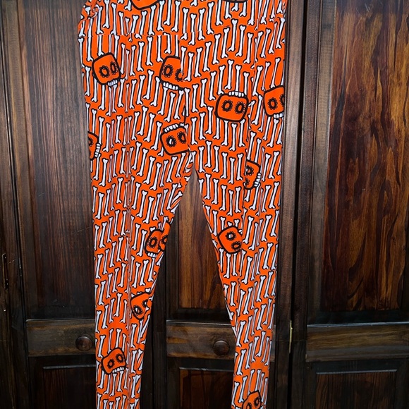 LuLaRoe Leggings in Orange with Skull Pattern Halloween‎ - Picture 2 of 3